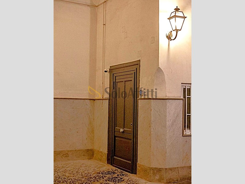 Bilocale in Affitto a Napoli, zona Chiaia, 560&euro;, 16 m², arredato