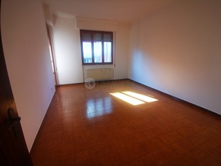 Quadrilocale in Vendita a Follo, zona Piana Battolla, 85'000&euro;, 87 m²