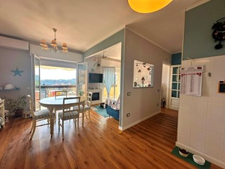 Bilocale in Vendita a Varazze, 387'000&euro;, 70 m², arredato, con Box