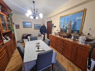 Trilocale in Vendita a Gravina di Catania, 105'000&euro;, 91 m², con Box