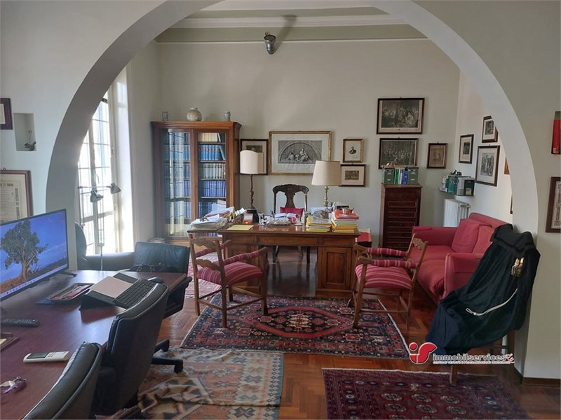 Appartamento in Affitto a Palermo, 1'250&euro;, 180 m²