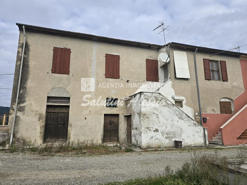 Quadrilocale in Vendita a Calcinaia, zona Fornacette, 179'000&euro;, 230 m², con Box