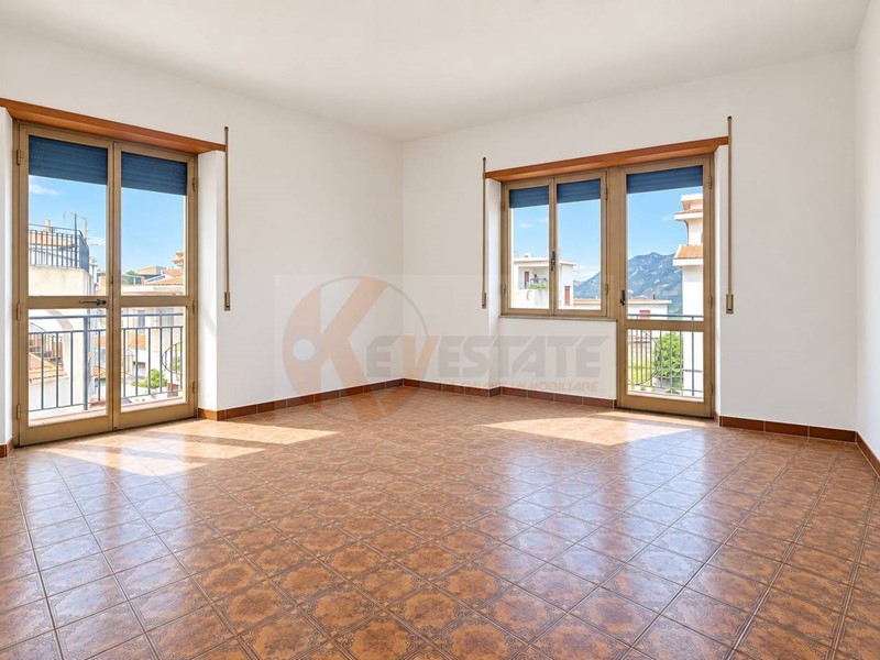 Appartamento in Vendita a Oliena, 50'000&euro;, 152 m²