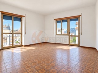 Appartamento in Vendita a Oliena, 50'000&euro;, 152 m²
