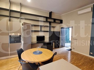 Monolocale in Affitto a Napoli, 800&euro;, 53 m², arredato