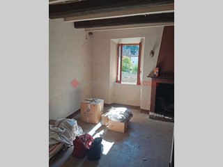 Appartamento in Vendita a Riofreddo, 25'000&euro;, 147 m²
