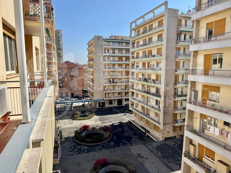 Appartamento in Vendita a Genova, 225'000&euro;, 150 m²