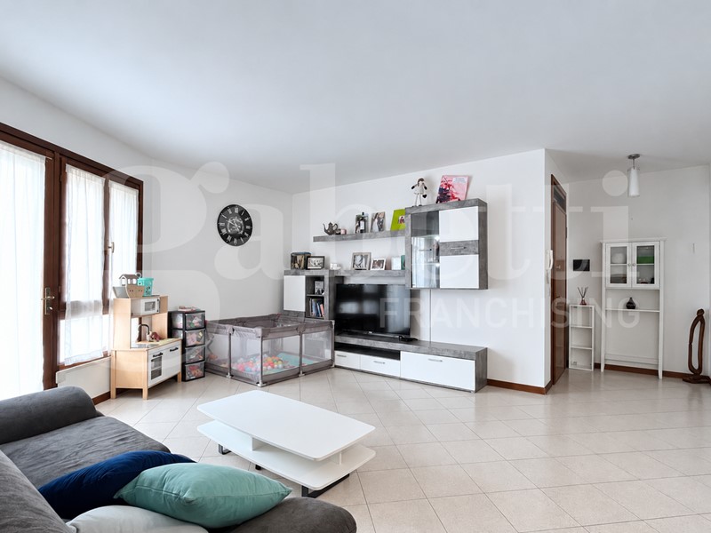 Appartamento in Vendita a San Vito al Tagliamento, 180'000&euro;, 118 m², arredato, con Box