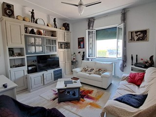 Appartamento in Vendita a Rosignano Marittimo, zona Rosignano Solvay, 285'000&euro;, 130 m², arredato, con Box