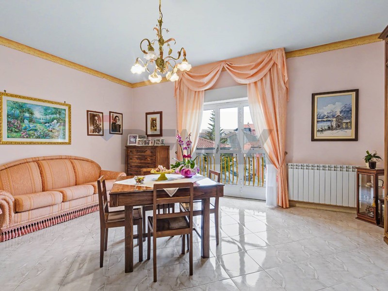 Appartamento in Vendita a Castiglione di Sicilia, 95'000&euro;, 131 m²