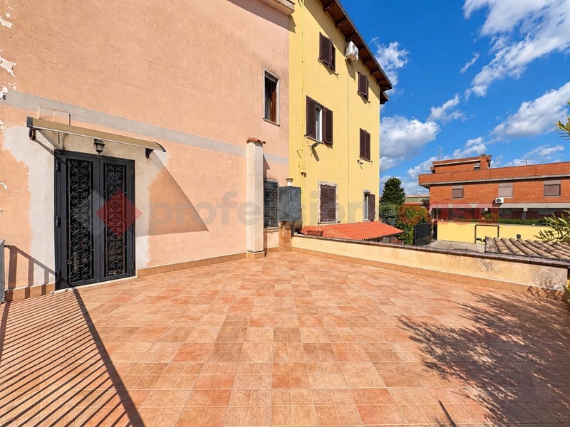 Quadrilocale in Vendita a Aprilia, 180'000&euro;, 120 m², con Box