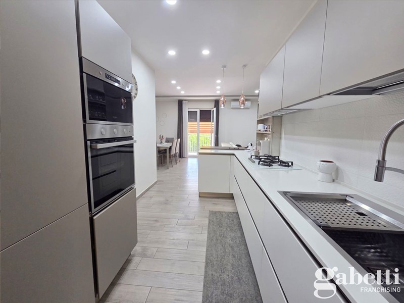Trilocale in Vendita a Pomigliano d'Arco, 275'000&euro;, 95 m², con Box