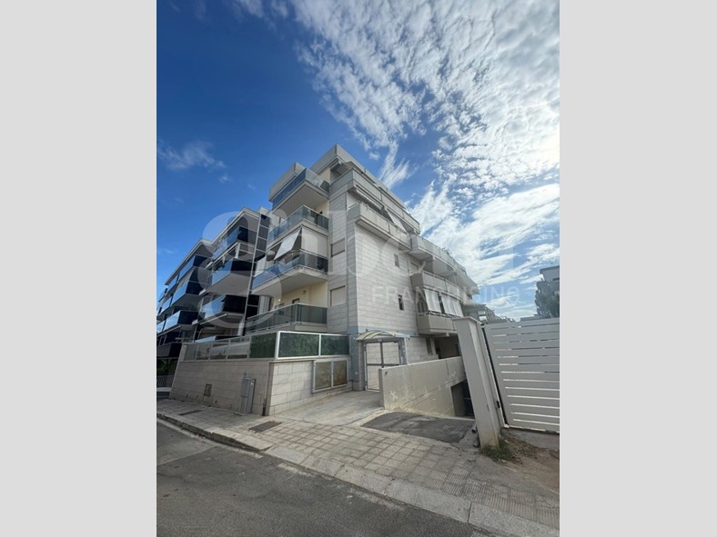 Trilocale in Vendita a Bari, 350'000&euro;, 115 m², con Box