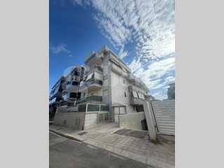 Trilocale in Vendita a Bari, 350'000&euro;, 115 m², con Box