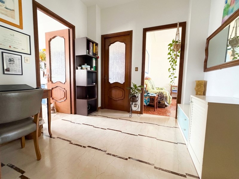 Trilocale in Vendita a Venaria Reale, 165'000&euro;, 98 m², con Box