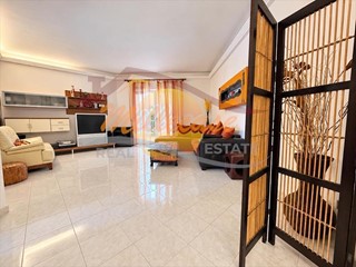 Appartamento in Vendita a Siracusa, zona Scala Greca, 200'000&euro;, 139 m², con Box