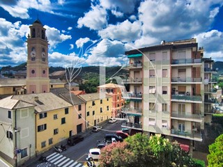 Appartamento in Vendita a Savona, zona Legino, 112'000&euro;, 89 m²