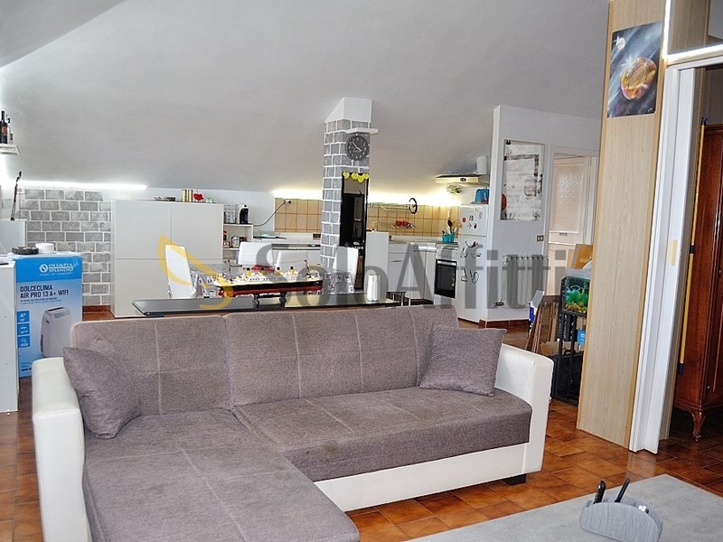 Monolocale in Affitto a Leinì, zona Fornacino, 400&euro;, 60 m², arredato, con Box