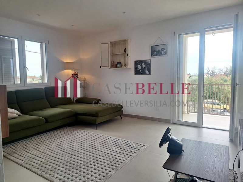 Appartamento in Vendita a Camaiore, zona Capezzano Pianore, 480'000&euro;, 155 m², arredato