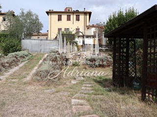 Appartamento in Vendita a Colle di Val D'Elsa, zona Collalto, 290'000&euro;, 193 m², arredato, con Box
