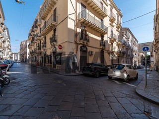 Appartamento in Vendita a Catania, 225'000&euro;, 208 m²