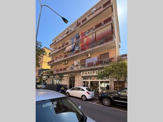 Quadrilocale in Vendita a Pomezia, 189'000&euro;, 95 m²
