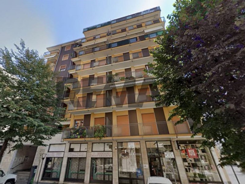 Trilocale in Vendita a Lainate, 210'000&euro;, 100 m²