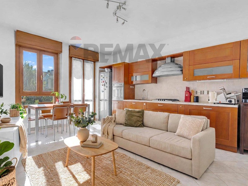 Trilocale in Vendita a Vanzago, 225'000&euro;, 83 m²