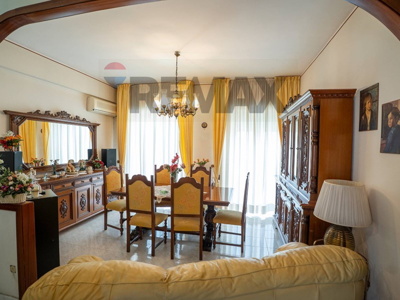 Appartamento in Vendita a Catania, 79'000&euro;, 90 m²