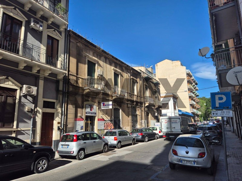 Appartamento in Vendita a Catania, 190'000&euro;, 165 m²