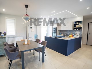 Trilocale in Vendita a Catania, 259'000&euro;, 120 m²