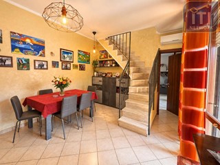 Quadrilocale in Vendita a Roma, 165'000&euro;, 76 m²