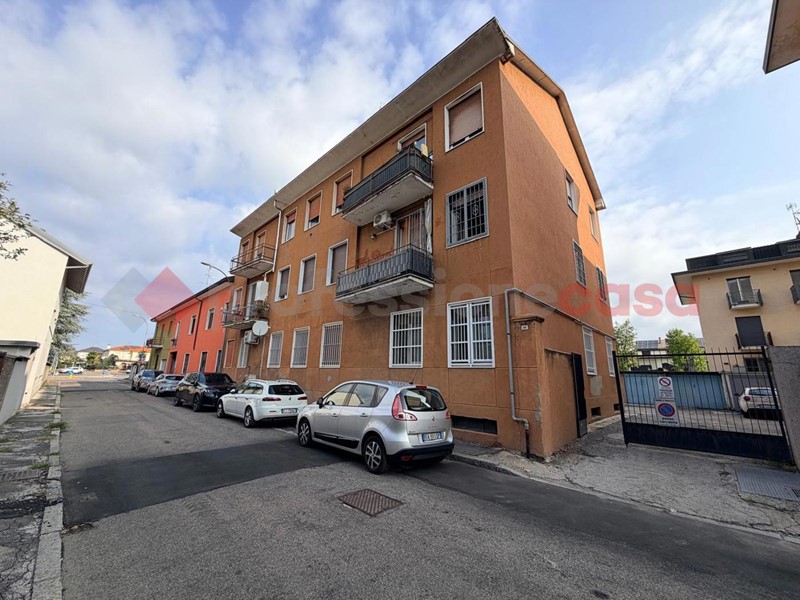 Bilocale in Vendita a Parabiago, 105'000&euro;, 70 m², arredato