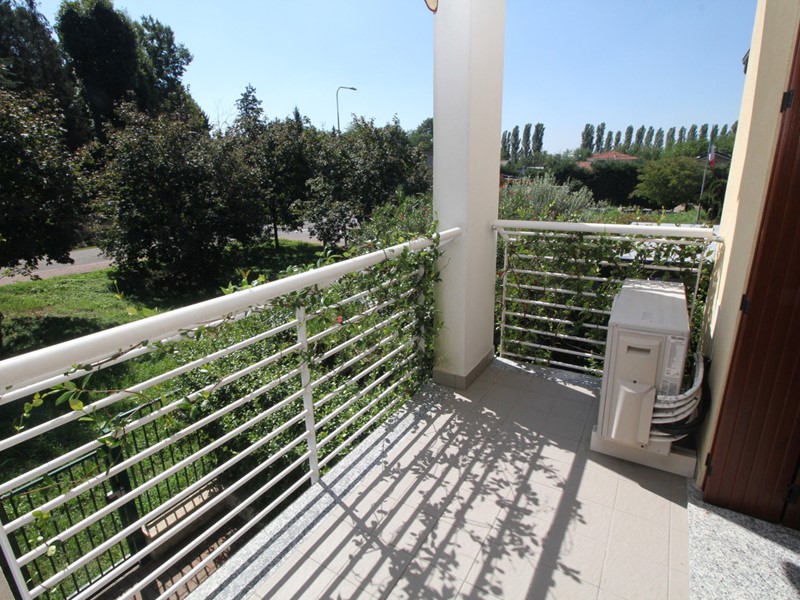 Trilocale in Vendita a Marnate, 210'000&euro;, 85 m², arredato, con Box