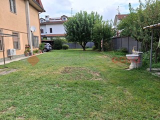 Bilocale in Vendita a Pogliano Milanese, 175'000&euro;, 80 m², con Box