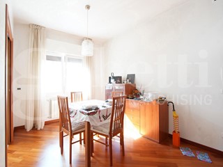 Trilocale in Vendita a Venezia, 180'000&euro;, 70 m², con Box