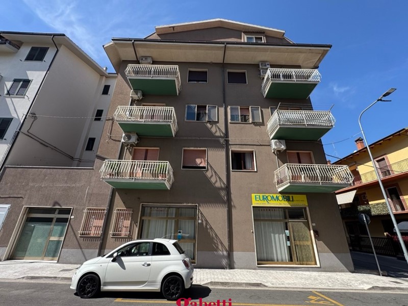 Quadrilocale in Vendita a San Salvo, 103'000&euro;, 100 m², con Box