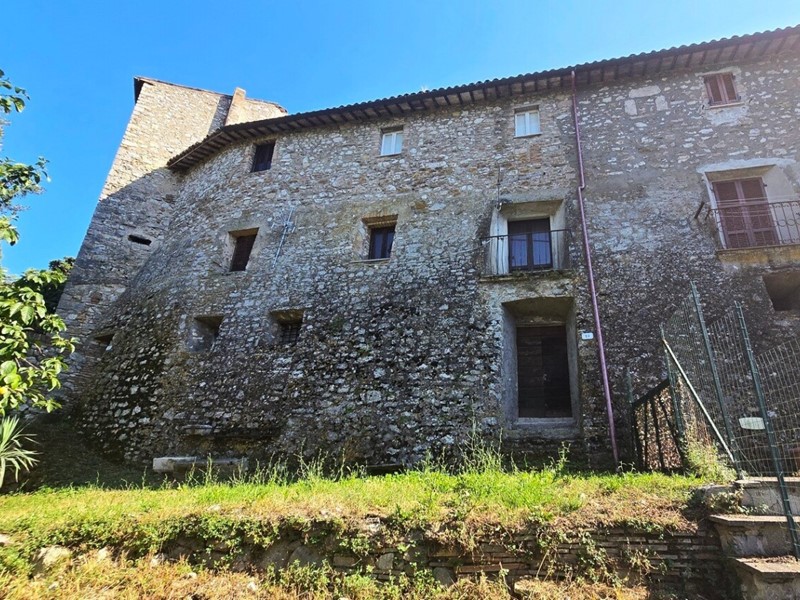 Appartamento in Vendita a Montecchio, 110'000&euro;, 171 m²