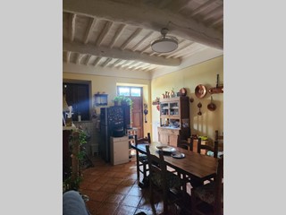 Appartamento in Vendita a Lucca, zona Pieve Santo Stefano, 330'000&euro;, 200 m²