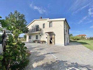 Appartamento in Vendita a Pontedera, zona Gello, 165'000&euro;, 150 m²