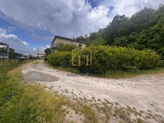 Appartamento in Vendita a Colle di Val D'Elsa, zona Mensanello, 249'000&euro;, 600 m²