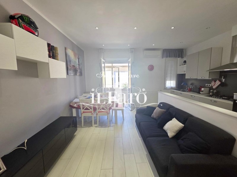 Trilocale in Vendita a Viareggio, 210'000&euro;, 60 m², arredato