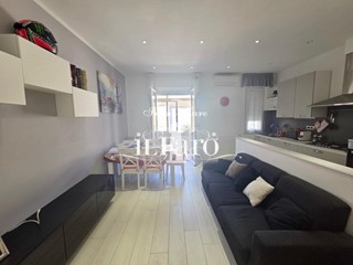Trilocale in Vendita a Viareggio, 210'000&euro;, 60 m², arredato