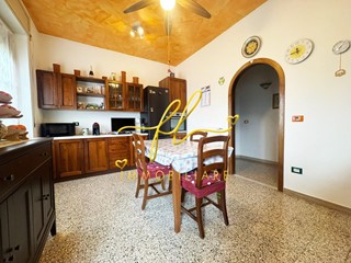 Appartamento in Vendita a Collesalvetti, 150'000&euro;, 101 m²