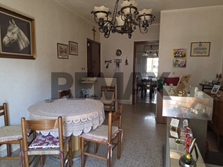 Appartamento in Vendita a Catania, 58'000&euro;, 122 m²