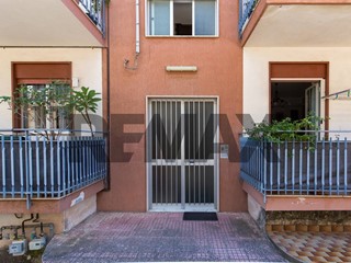 Appartamento in Vendita a Fiumefreddo di Sicilia, 69'000&euro;, 126 m²