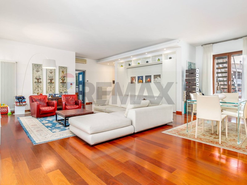 Attico in Vendita a Bergamo, 650'000&euro;, 230 m²