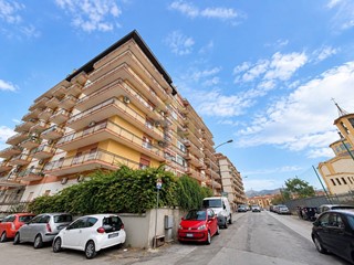 Appartamento in Vendita a Palermo, 168'000&euro;, 145 m²