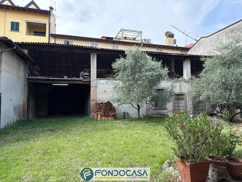 Quadrilocale in Vendita a Rovato, 19'900&euro;, 84 m²