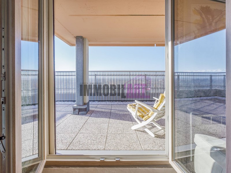 Appartamento in Affitto a Reggio Emilia, 2'800&euro;, 300 m²